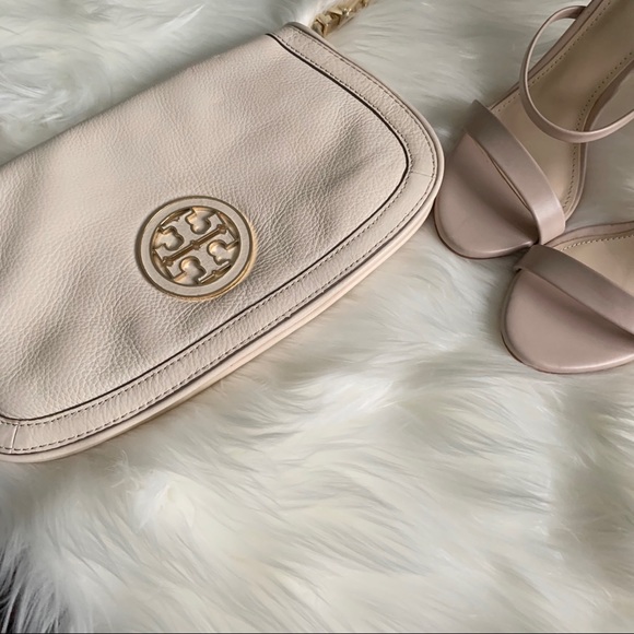 Tory Burch Bags Tory Burch Cream Crossbody Bag With Gold Chain